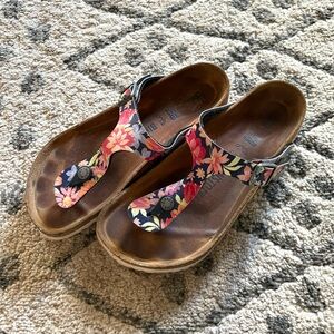 Birkenstock floral Gizeh sandals